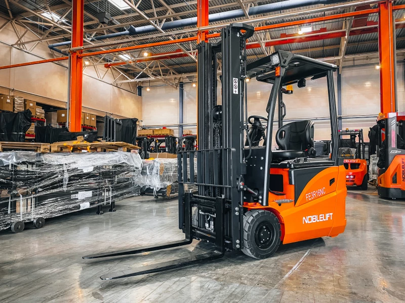 Электрический вилочный погрузчик FE3R14NC Duplex mast (Литий 277Ач, FFL, В-4000мм) HV Market