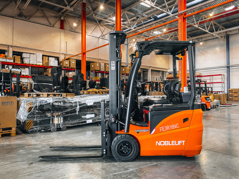 Электрический вилочный погрузчик FE3R14NC Duplex mast (Литий 277Ач, FFL, В-4000мм) HV Market
