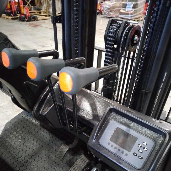 Электрический вилочный погрузчик Noblelift FE4P16QC Triplex mast (Свинц-кислот 460Ач, FFL, В-4800мм), высота подъема 4800 мм, грузоподъемность 1600 кг, ширина вил 100 мм