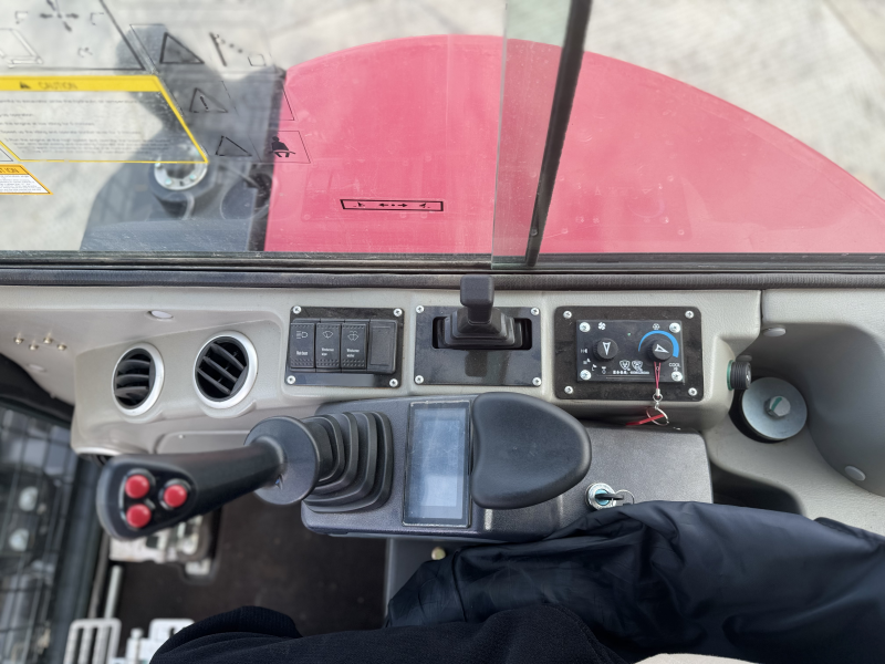 Мини-экскаватор QUADTRAC E40 PRO (4т, кабина, A/C, квикаплер, бур, 3 ковша) HV Market