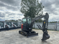 Мини-экскаватор QUADTRAC E40 PRO (4т, кабина, A/C, квикаплер, бур, 3 ковша. Гидравлический прижим) HV Market