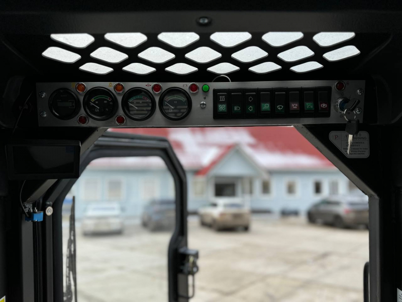 Мини-погрузчик XTRAC S8 (850 кг) HV Market