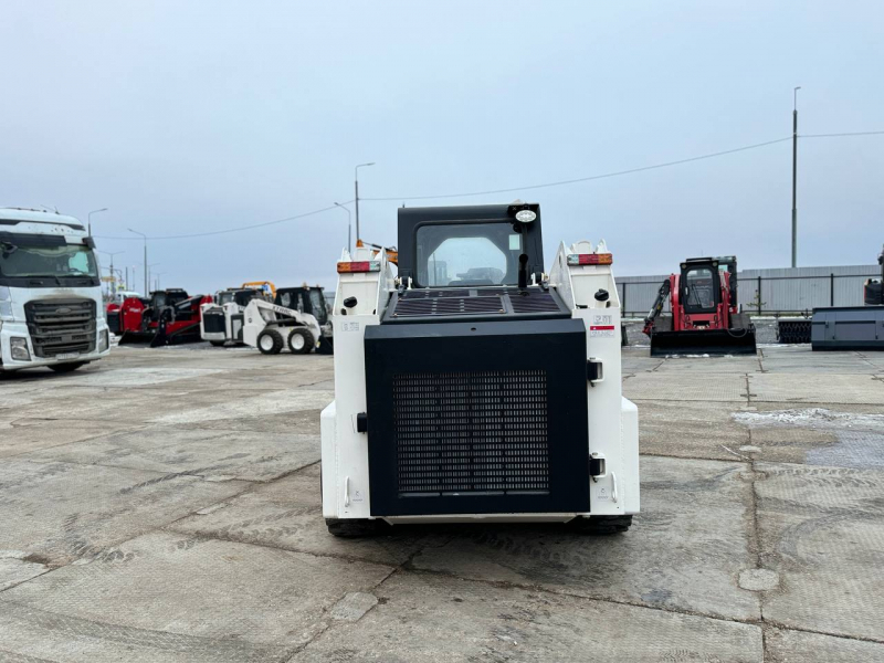 Мини-погрузчик XTRAC S12 (1250 кг 2 скорости HI HLOW) HV Market