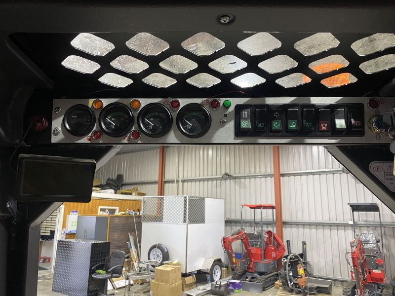 Мини-погрузчик QUADTRAC SSL85 (850 кг 2023 год) HV Market