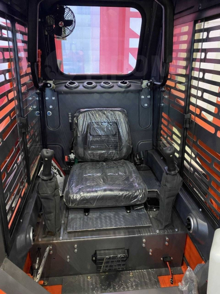 Мини-погрузчик QUADTRAC SSL85 (850 кг 2023 год) HV Market