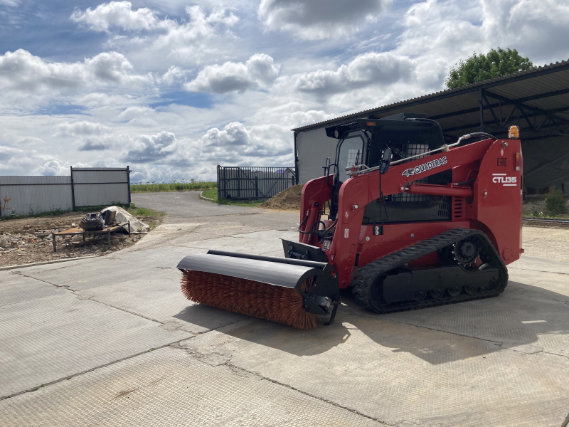 Мини-погрузчик QUADTRAC CTL135 (1300 кг (2024 г))