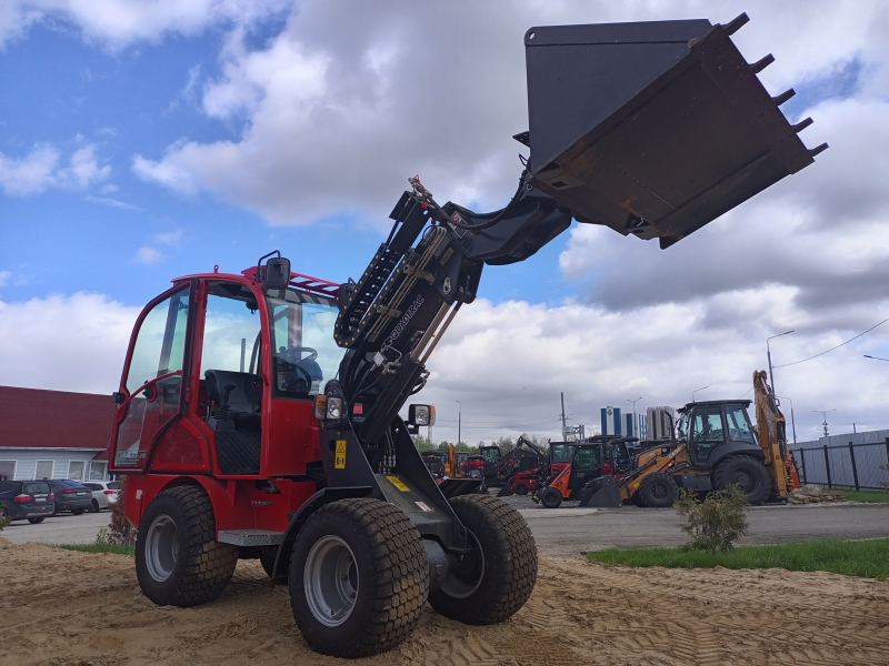 Мини-погрузчик QUADTRAC WL40T (800 кг, телескопическая стрела 3800 мм) HV Market