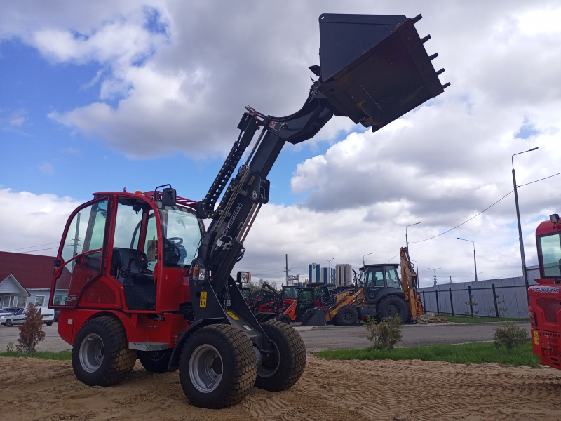 Мини-погрузчик QUADTRAC WL40T (800 кг, телескопическая стрела 3800 мм) HV Market