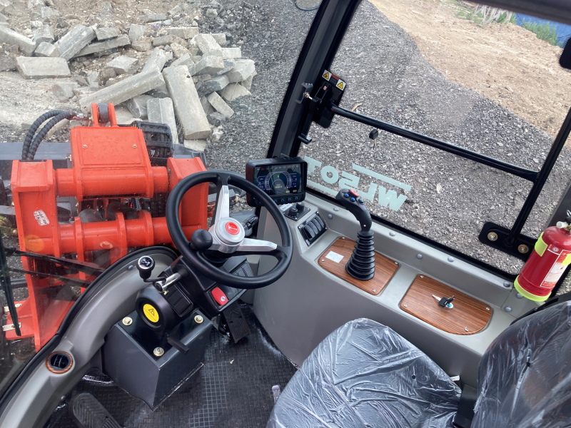 Мини-погрузчик QUADTRAC WL50T (1500 кг, 4500 мм)