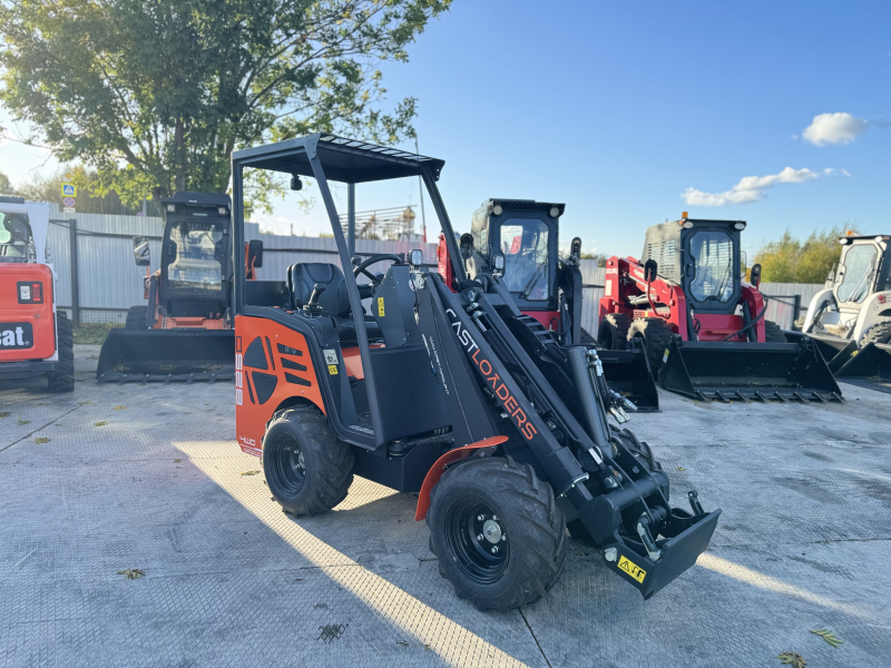 Мини-погрузчик CASTLOADERS 825D ИТАЛИЯ (Кабина LUXARY) HV Market