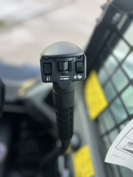 Мини-погрузчик BOBCAT S530 (Г/п 860 кг)