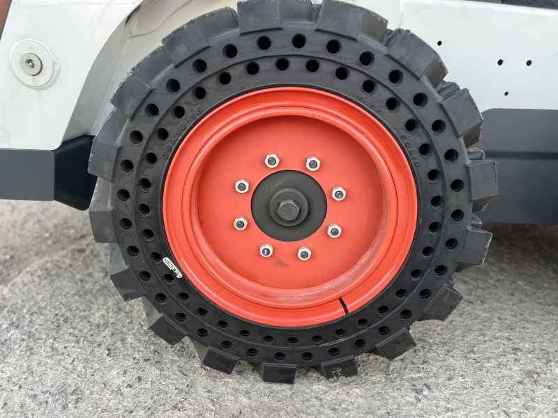 Мини-погрузчик BOBCAT S530 (Г/п 860 кг)