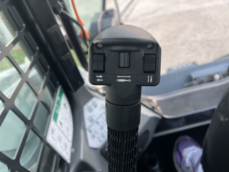 Мини-погрузчик BOBCAT S530 (Г/п 860 кг)