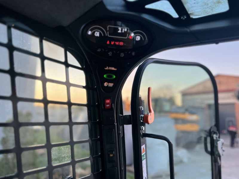 Мини-погрузчик BOBCAT S530 (Г/п 860 кг)