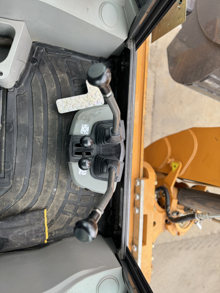 Экскаватор-погрузчик CASE 770 EX PLUS