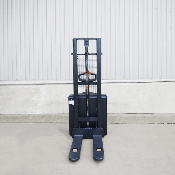 Самоходный штабелер OXLIFT BX1532E 3200 мм 1500 кг с платформой для оператора HV Market