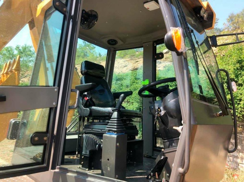 Экскаватор-погрузчик МТК WZ30-25