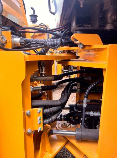 Экскаватор-погрузчик МТК WZ30-25