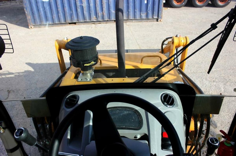 Колесный экскаватор-погрузчик MTK 3CX