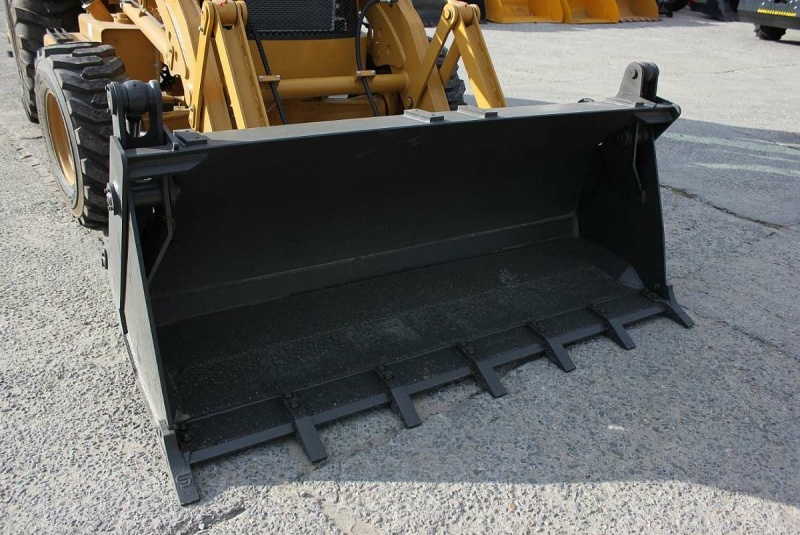 Колесный экскаватор-погрузчик MTK 3CX