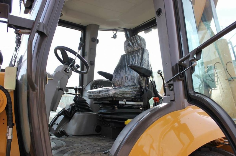 Колесный экскаватор-погрузчик MTK 3CX