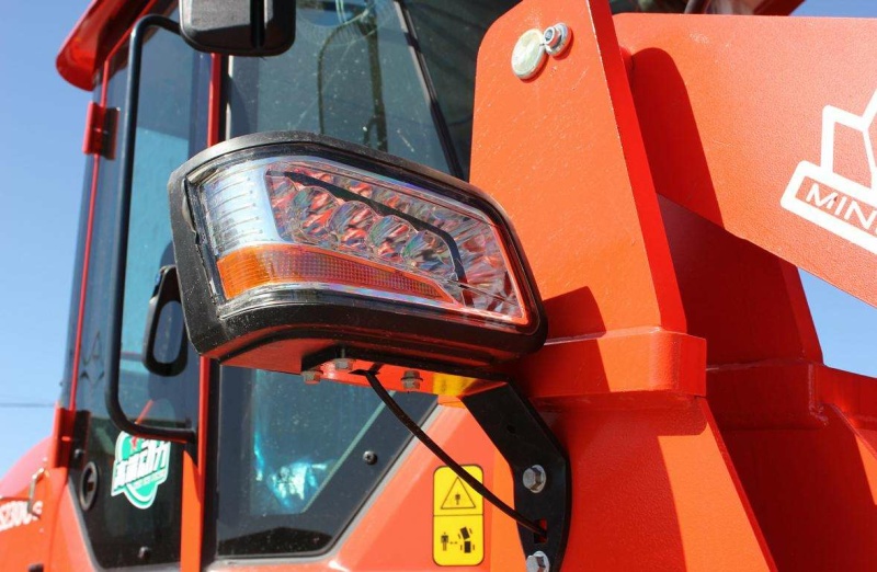 Фронтальный погрузчик МТК 926