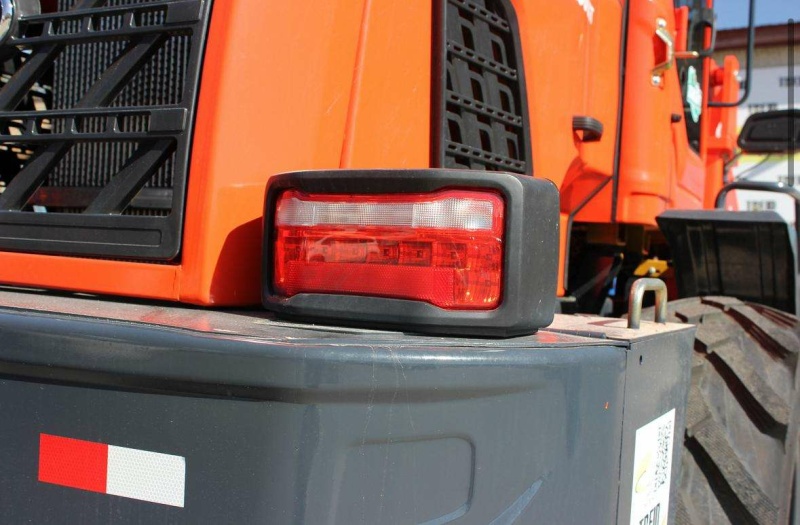 Фронтальный погрузчик МТК 926