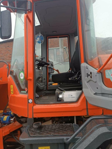 Фронтальный погрузчик МТК 926