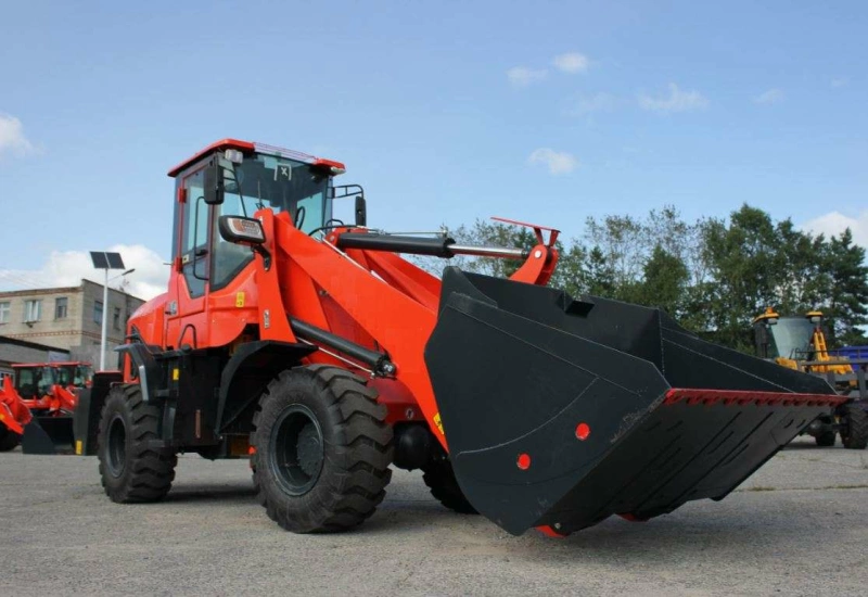 Фронтальный погрузчик МТК 300 с удлиненной стрелой