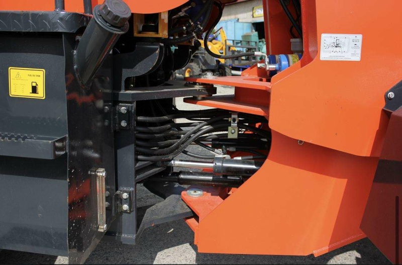 Фронтальный погрузчик МТК 300 с удлиненной стрелой