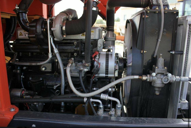 Фронтальный погрузчик МТК 300 с удлиненной стрелой