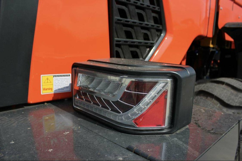 Фронтальный погрузчик МТК 300 с удлиненной стрелой