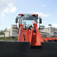 Фронтальный погрузчик МТК 300 с удлиненной стрелой HV Market