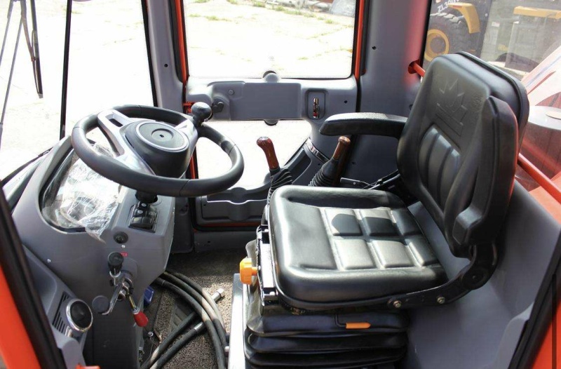 Фронтальный погрузчик МТК 300 с удлиненной стрелой