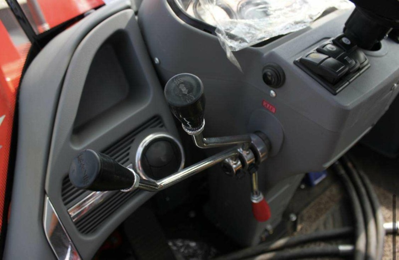 Фронтальный погрузчик МТК 300 с удлиненной стрелой