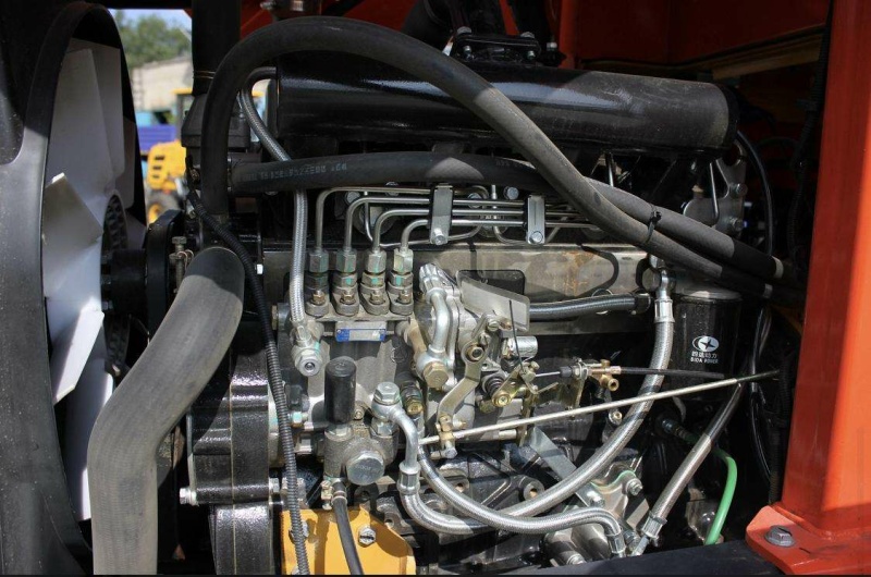 Фронтальный погрузчик МТК 300 с удлиненной стрелой