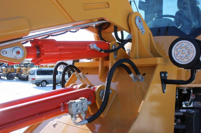 Телескопический погрузчик MTK TL2500 с аутригерами 9м