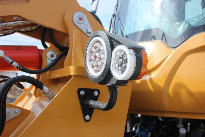 Телескопический погрузчик MTK TL3000 с аутригерами