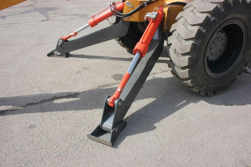 Телескопический погрузчик MTK TL3000 с аутригерами