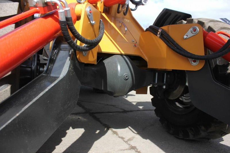 Телескопический погрузчик MTK TL3000 с аутригерами