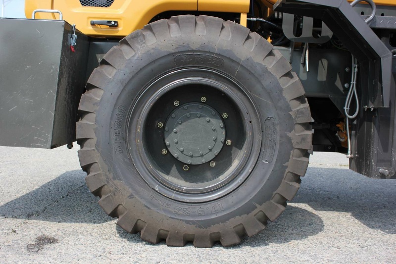 Телескопический погрузчик MTK TL4000 с аутригерами