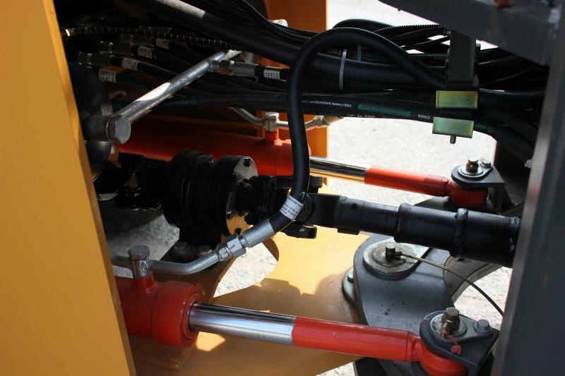 Телескопический погрузчик MTK TL4000 с аутригерами