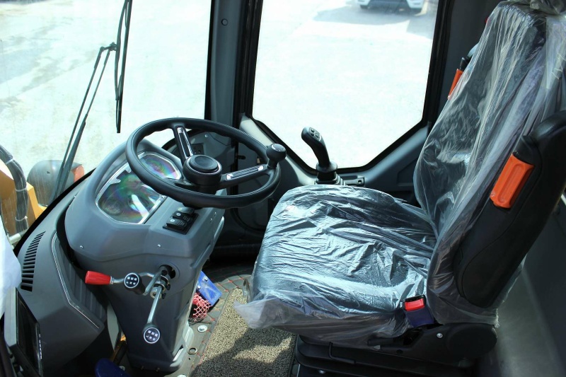 Телескопический погрузчик MTK TL4000 с аутригерами