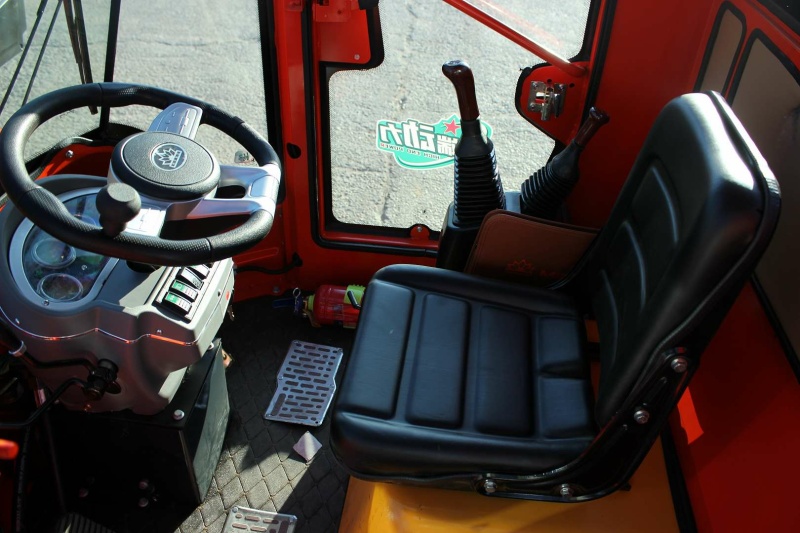 Фронтальный погрузчик МТК 150