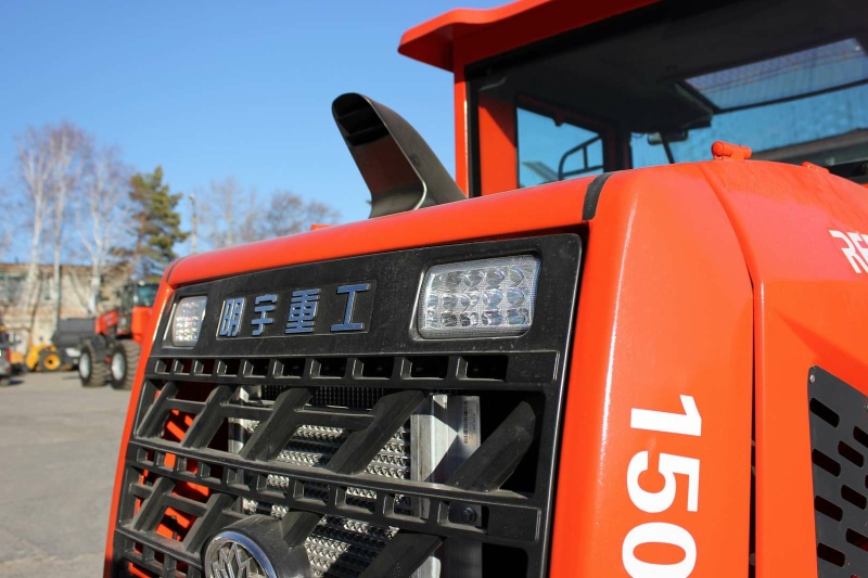 Фронтальный погрузчик МТК 150