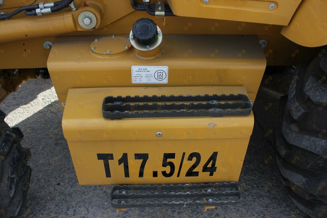 Экскаватор-погрузчик MTK T17,5/24, мощность двигателя 102 кВт