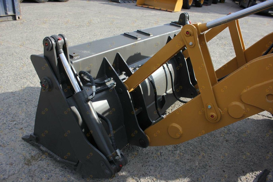 Экскаватор-погрузчик MTK T17,5/24, мощность двигателя 102 кВт