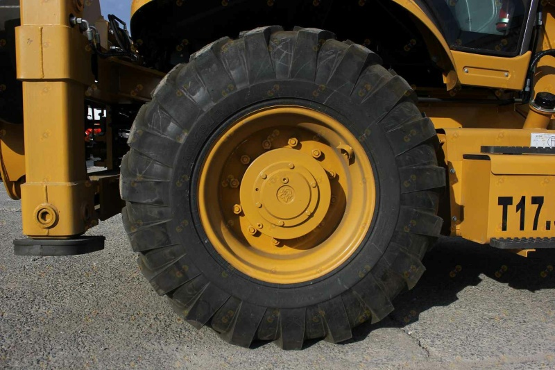 Экскаватор-погрузчик MTK T17,5/24 (Carraro)