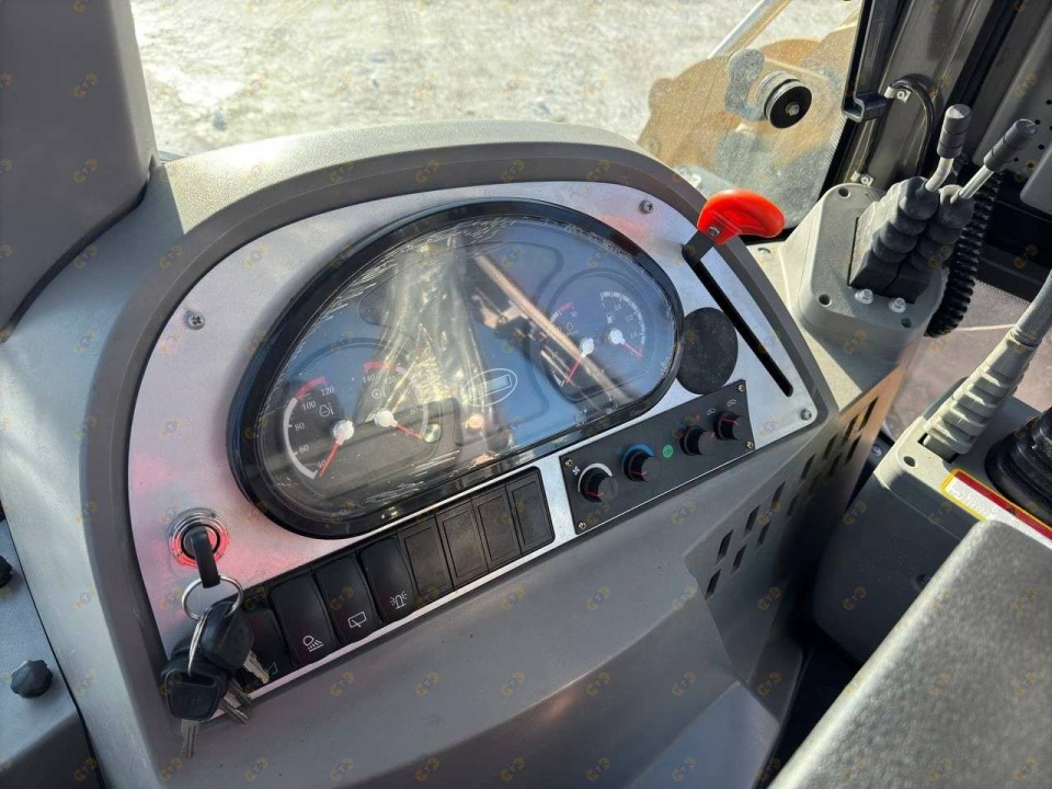Экскаватор-погрузчик MTK T17,5/24 (Carraro), мощность двигателя 100 кВт