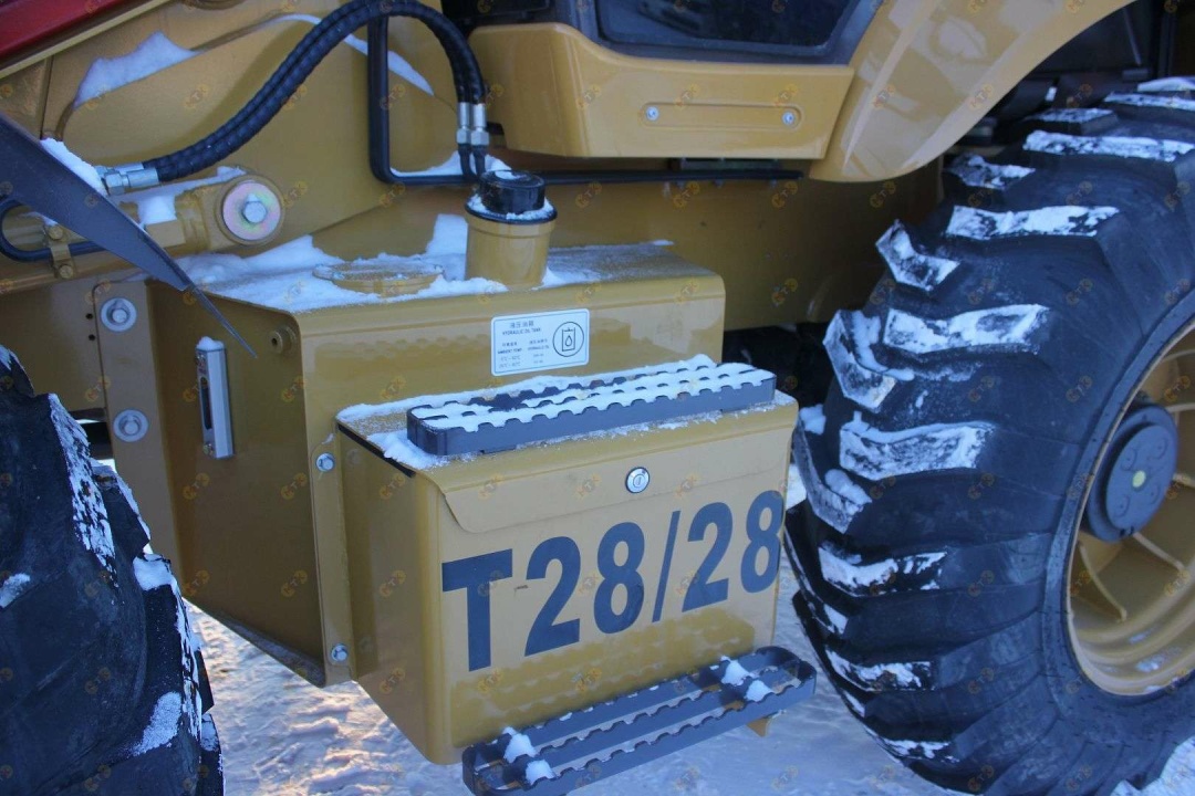 Экскаватор-погрузчик MTK T28/28, мощность двигателя 102 кВт